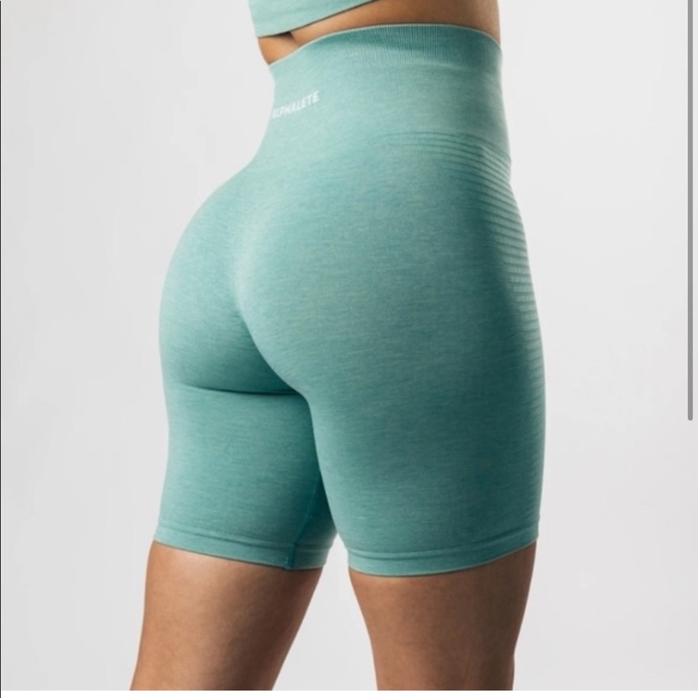 Alphalete Seamless Biker Shorts: Teal